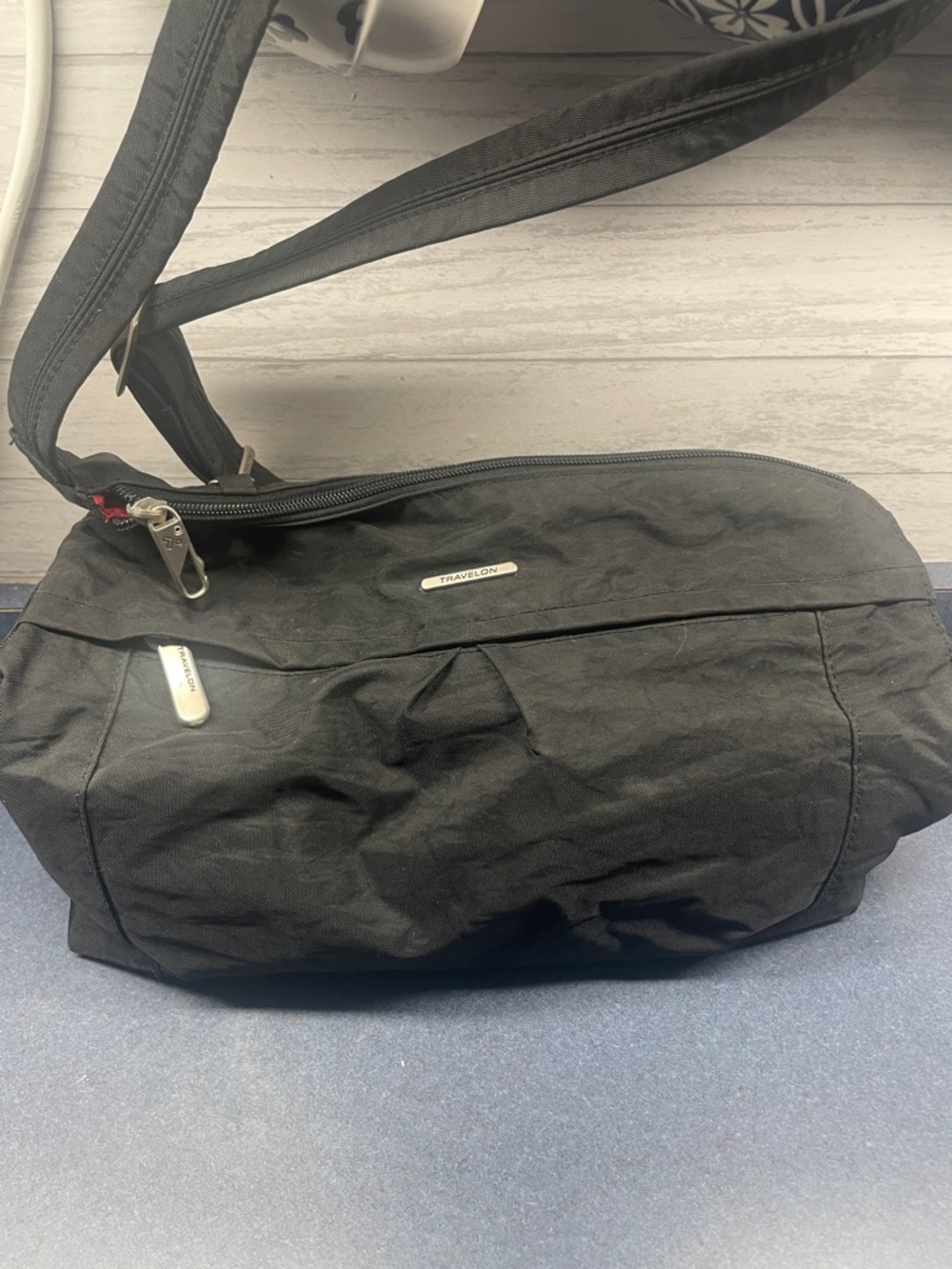 Travelon Black Anti-Theft Messenger Crossbody Bag pink interior
